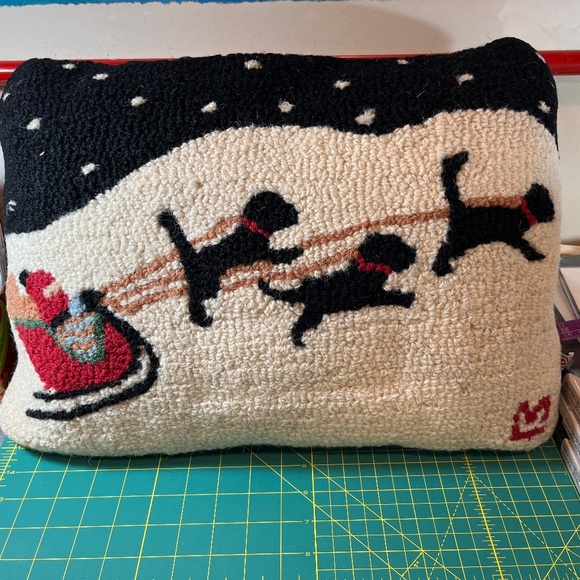 Holiday/Black Lab Pillow by 4 Corners - Picture 1 of 3